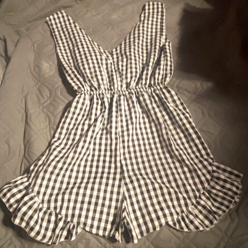 NWOT Shein Gingham Romper with bow tie closure